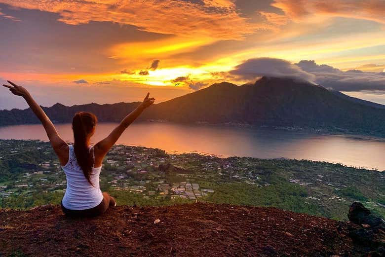 Il monte Batur all'alba