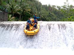 Rafting su una cascata a Bali